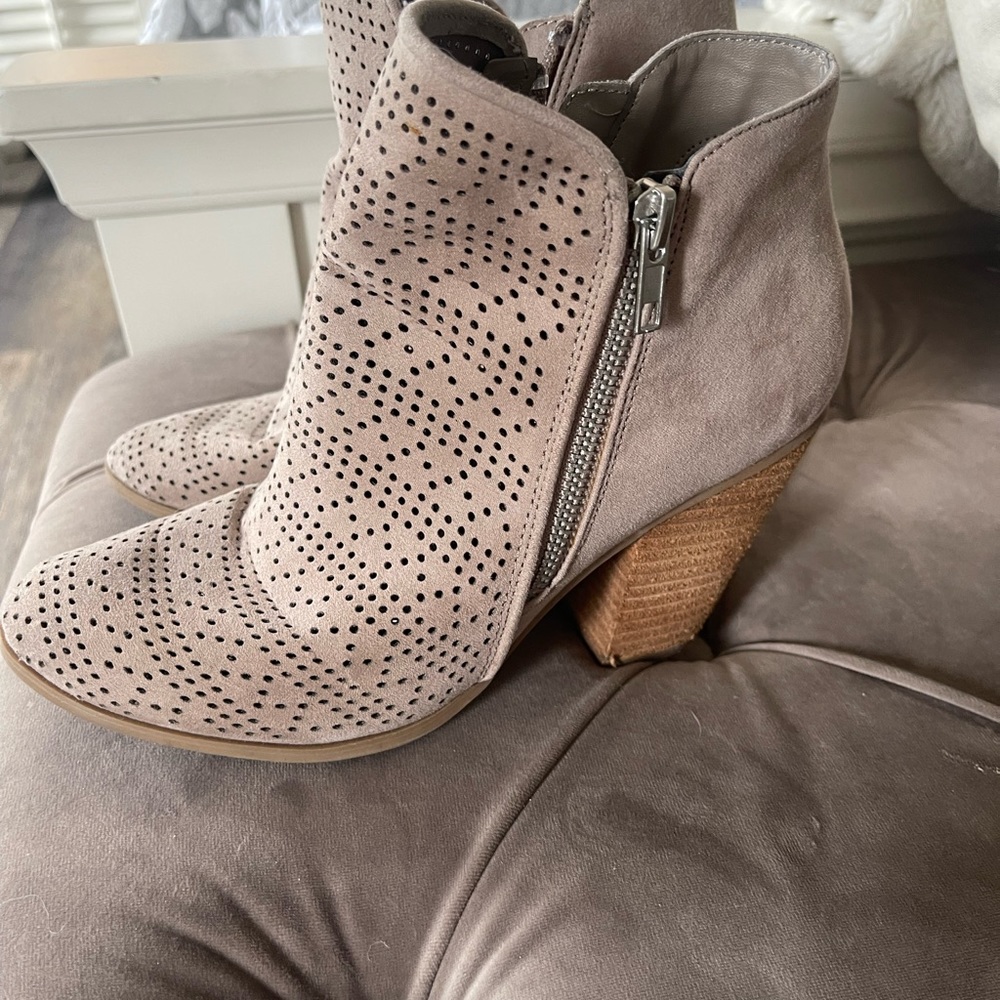 Womens boots size 7